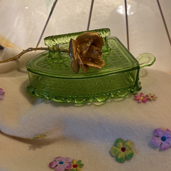 L.G. Wright Flat Iron Green Pressed Depression Glass, Lidded Candy Dish😎 - Picture 3 of 9